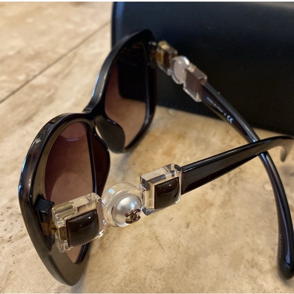 Chanel "Burgundy Red" Pearl Logo Sunglasses-Brand New Authentic:with case - Picture 2 of 3